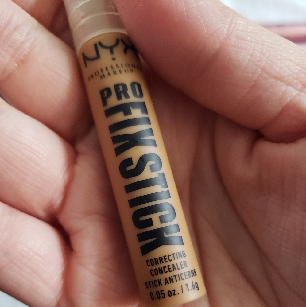 NYX Professional Makeup Color Correcting Pro Fix Stick Concealer, Cinnamon - Picture 3 of 7